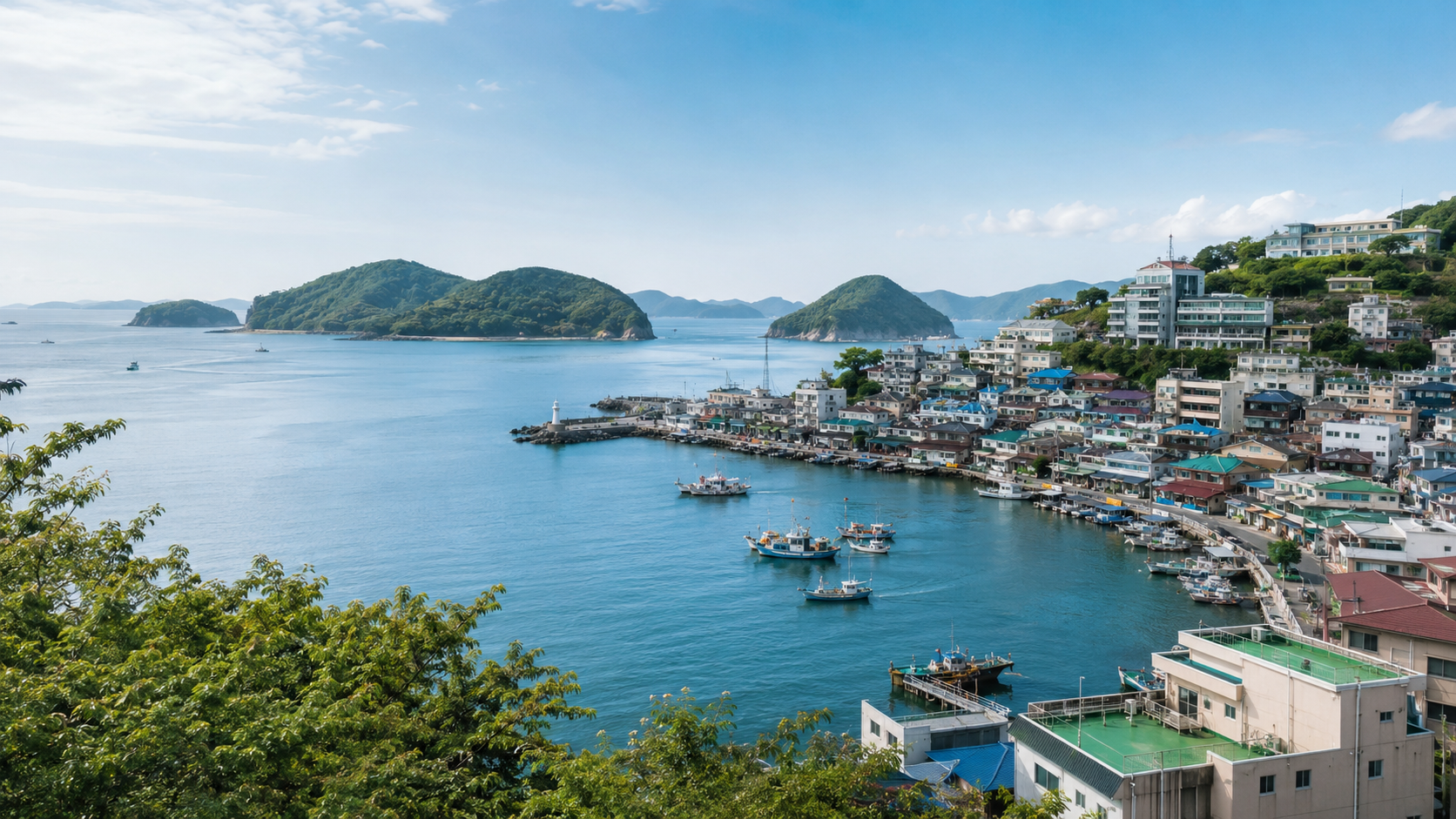 統営の港と島々を望む風景
