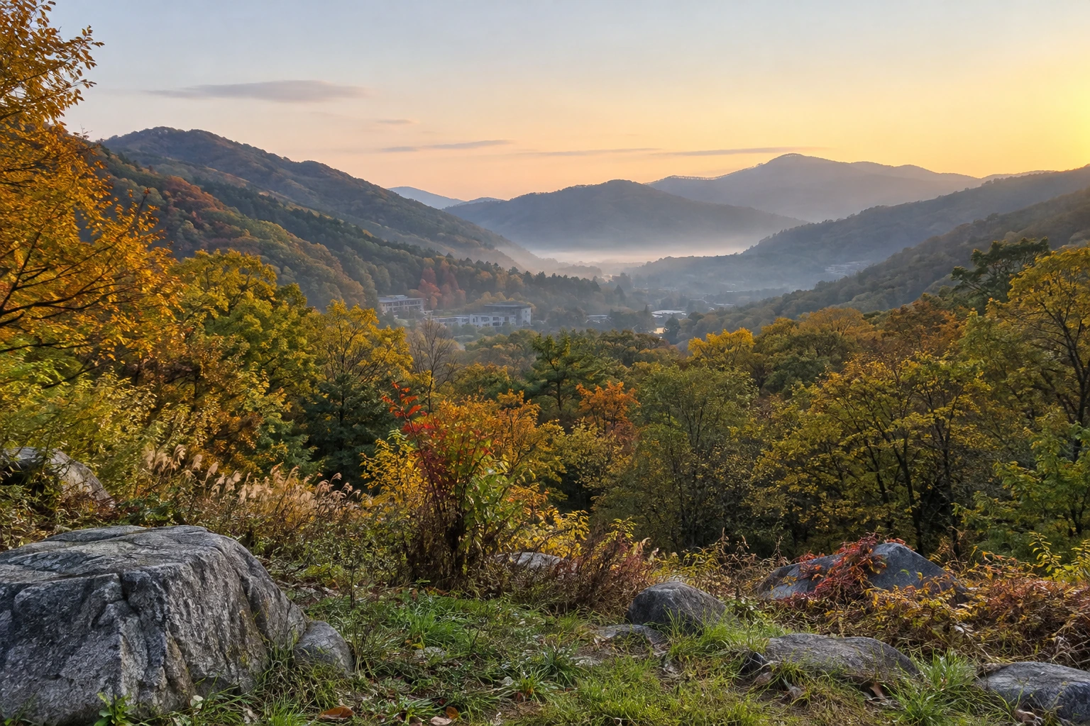 秋の山あいに薄い霧が残る早朝の谷と小さな建物の概念風景